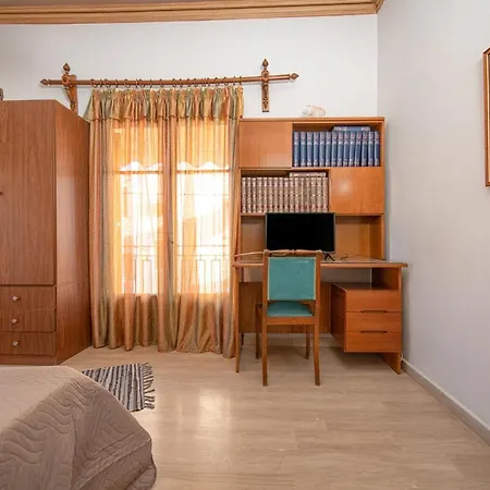 Fay's Vintage Boutique House *