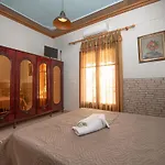 Fay's Vintage Boutique House דירה