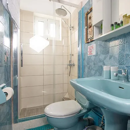 Fay's Vintage Boutique House Apartament